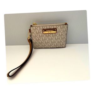 Mercer Signature Small Coin. (Used)